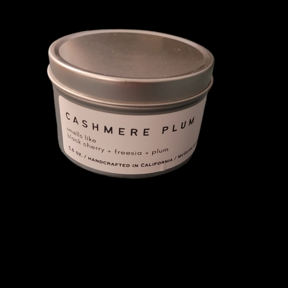 NWOT cashmere plum soy candle - Picture 2 of 4